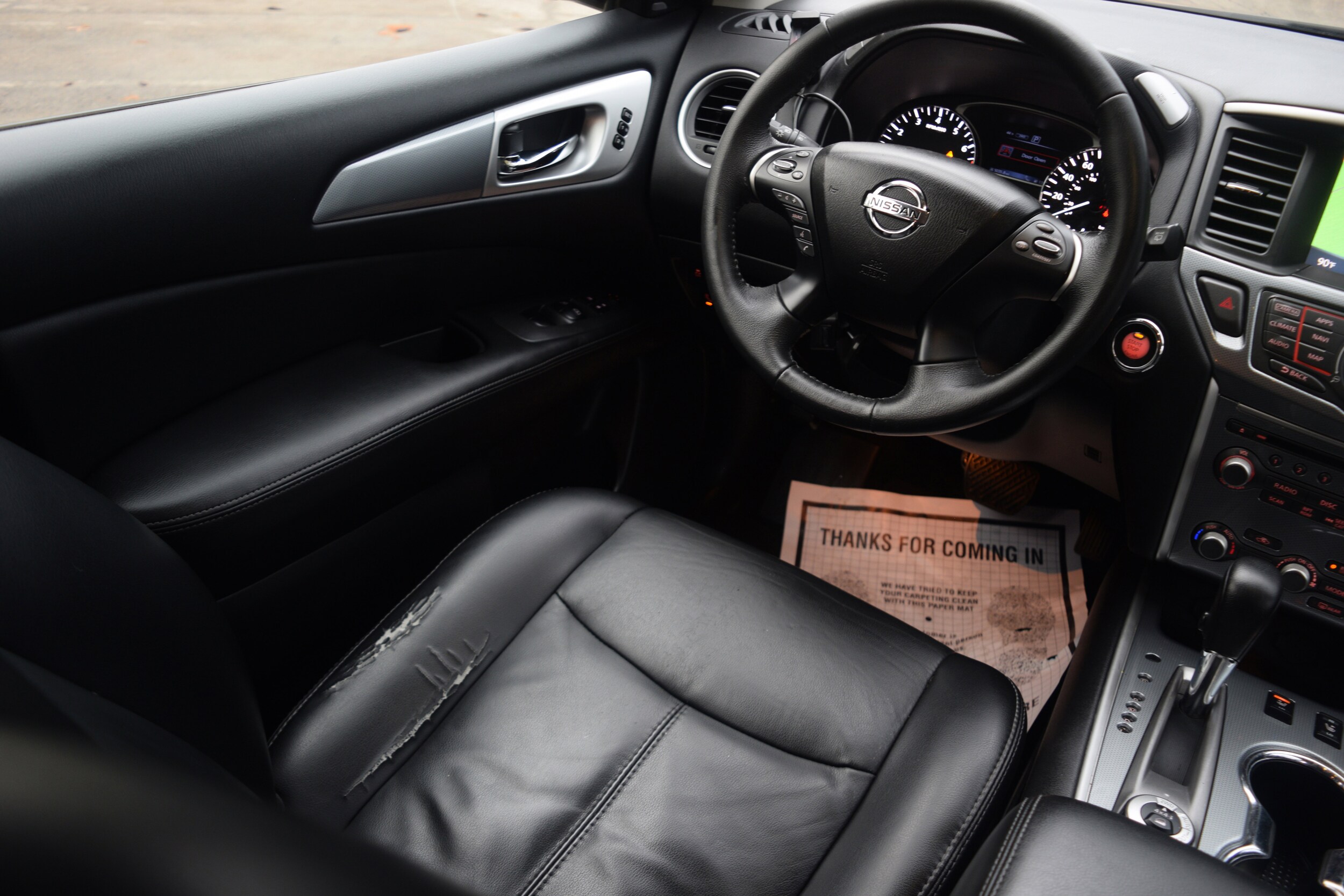 2017 Nissan Pathfinder SL photo 2