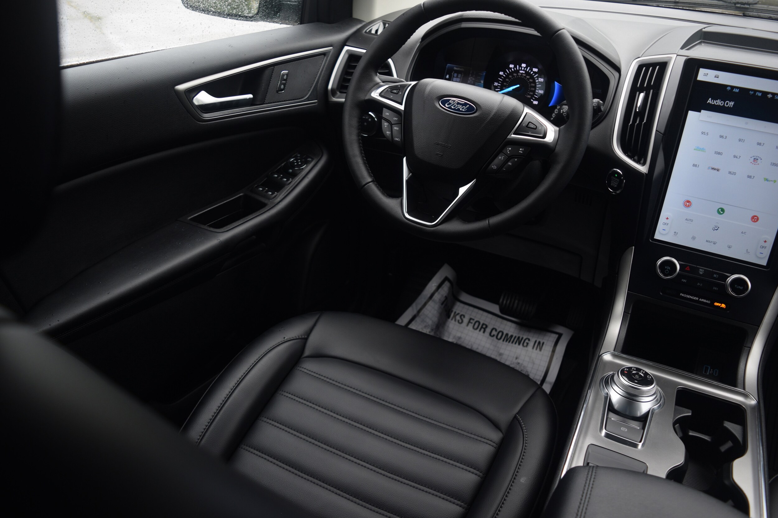 2022 Ford Edge SEL photo 2
