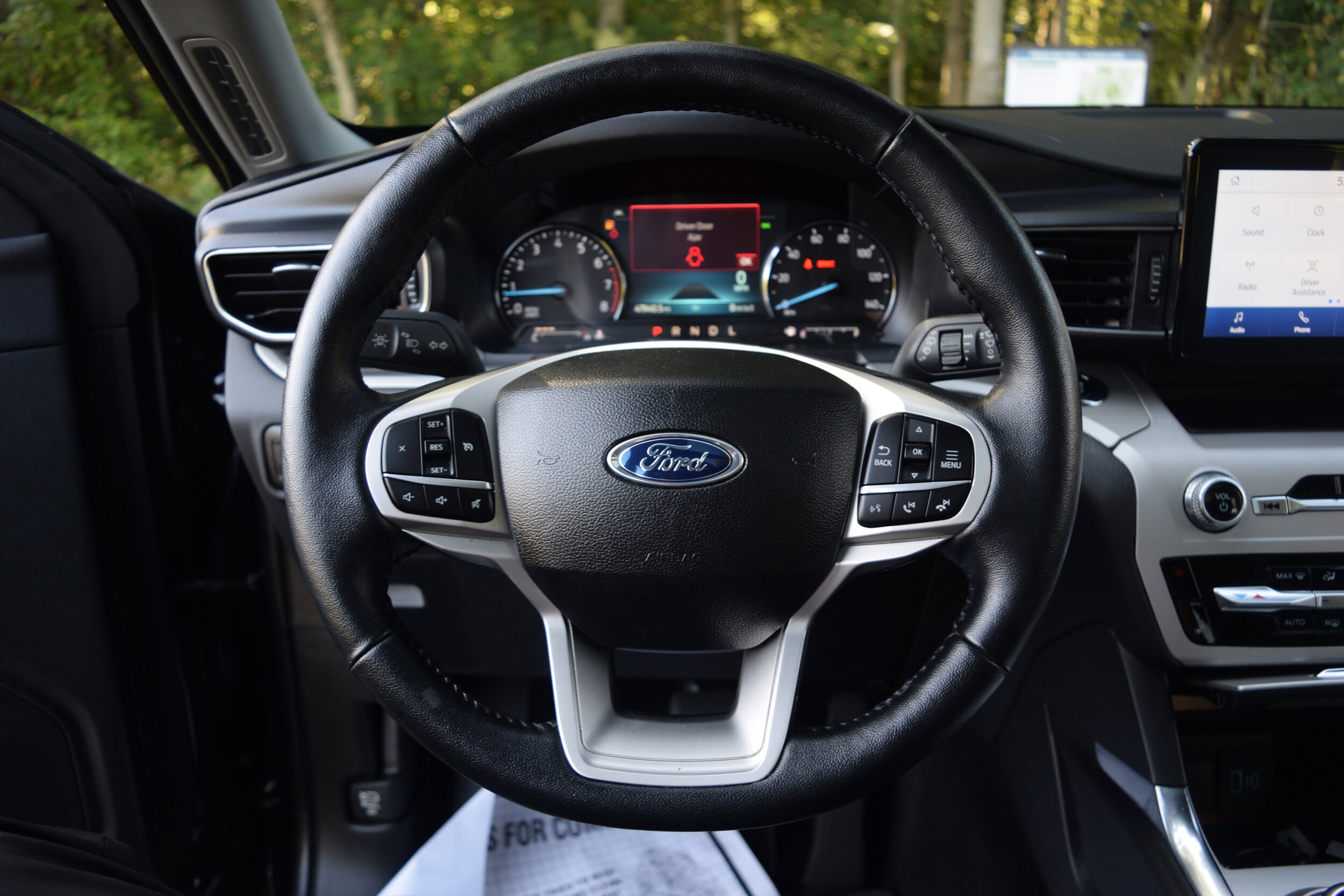 2023 Ford Explorer XLT photo 3
