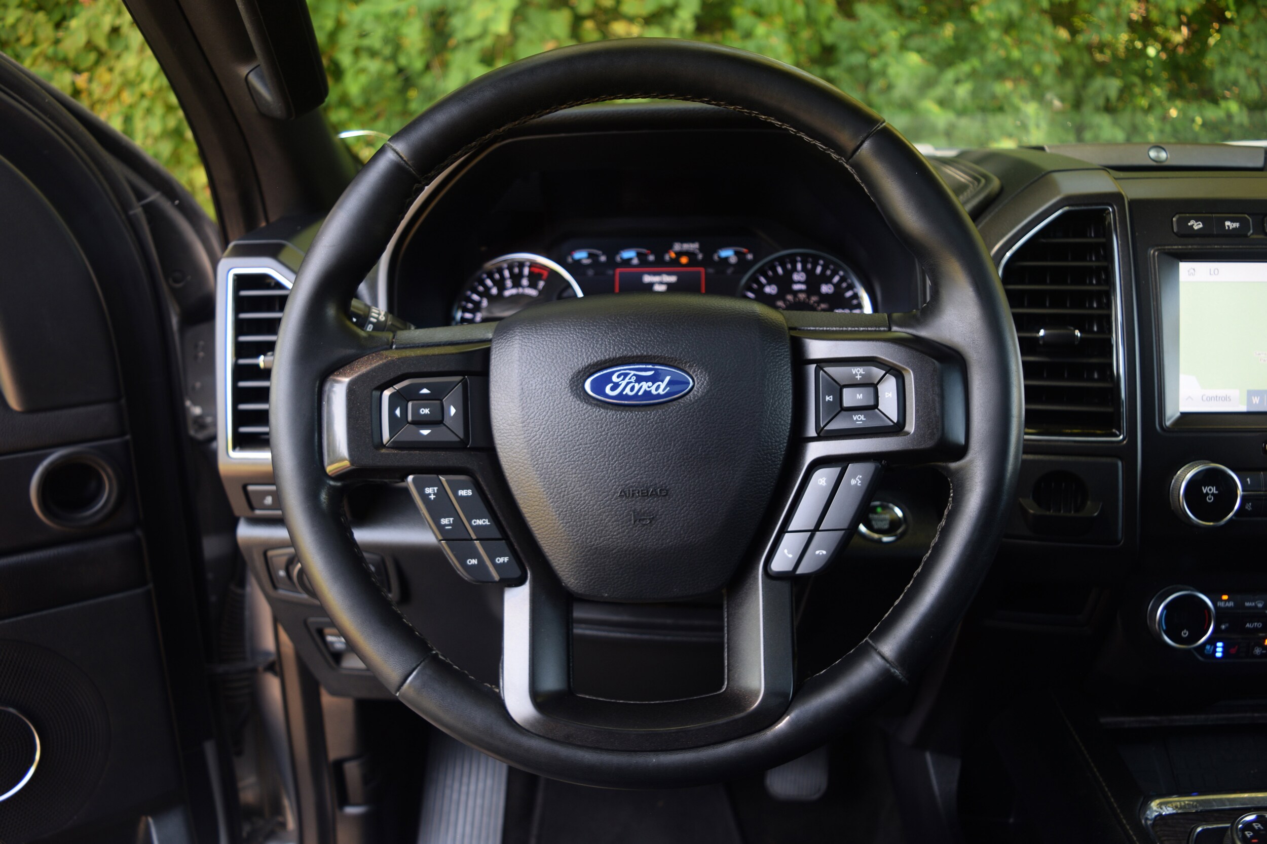 2020 Ford Expedition MAX Limited photo 3