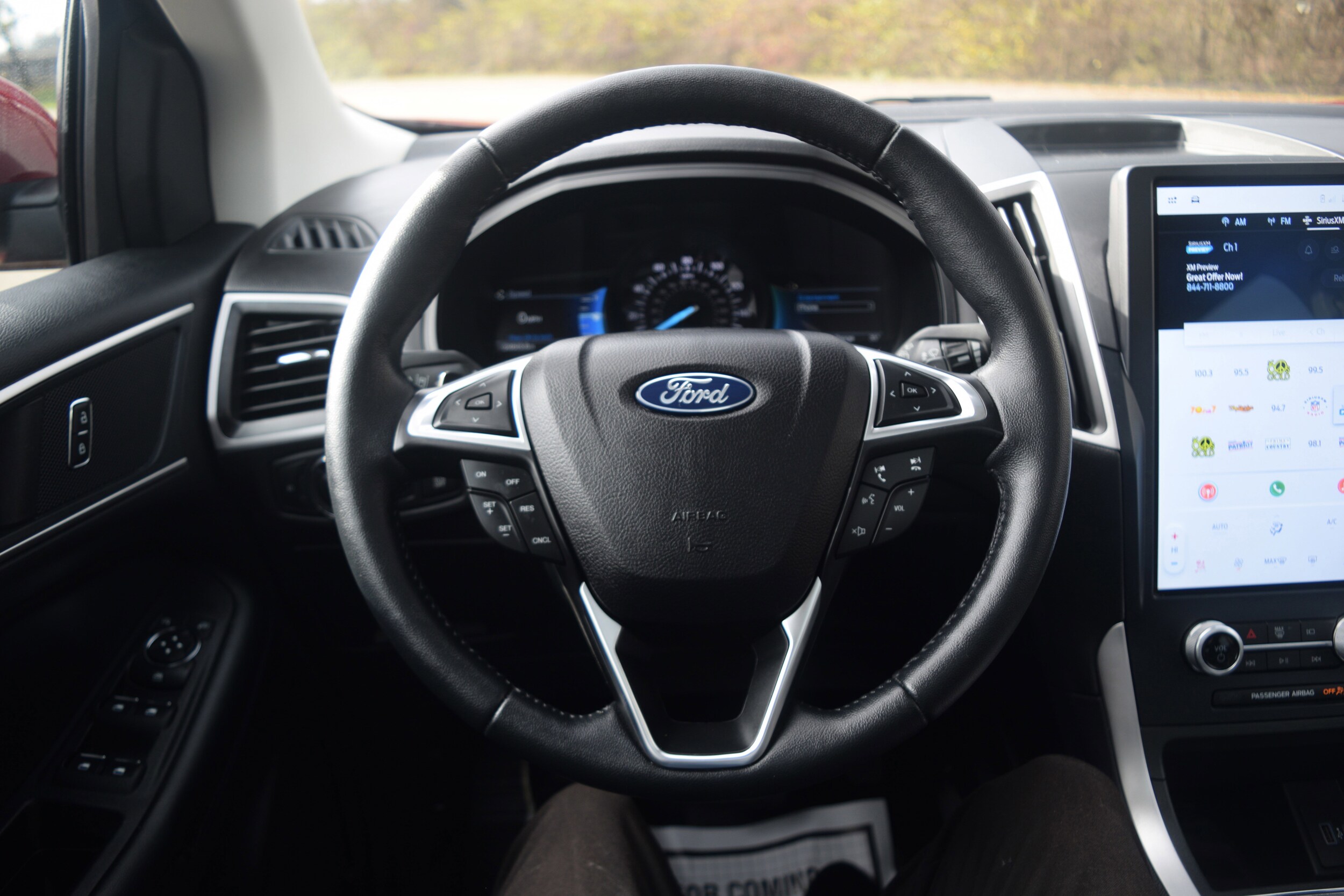 2022 Ford Edge SEL photo 4