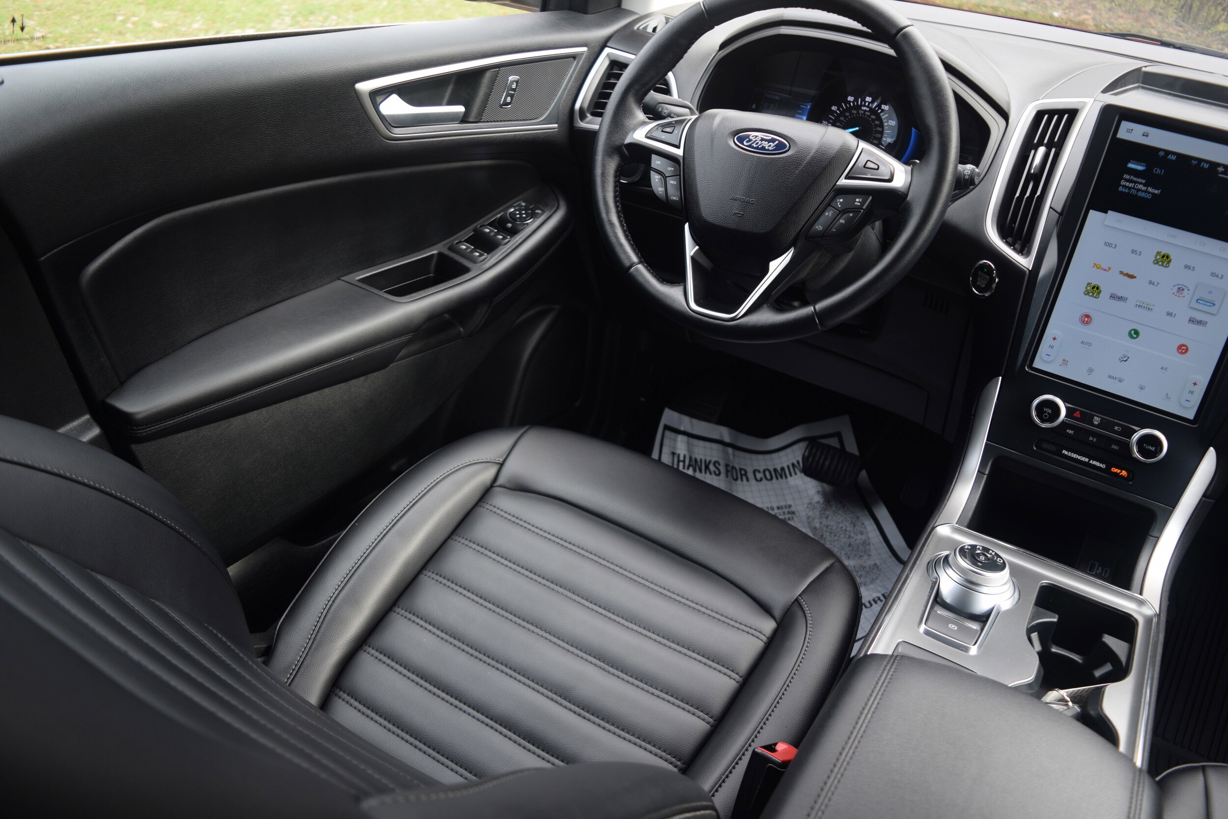 2022 Ford Edge SEL photo 2