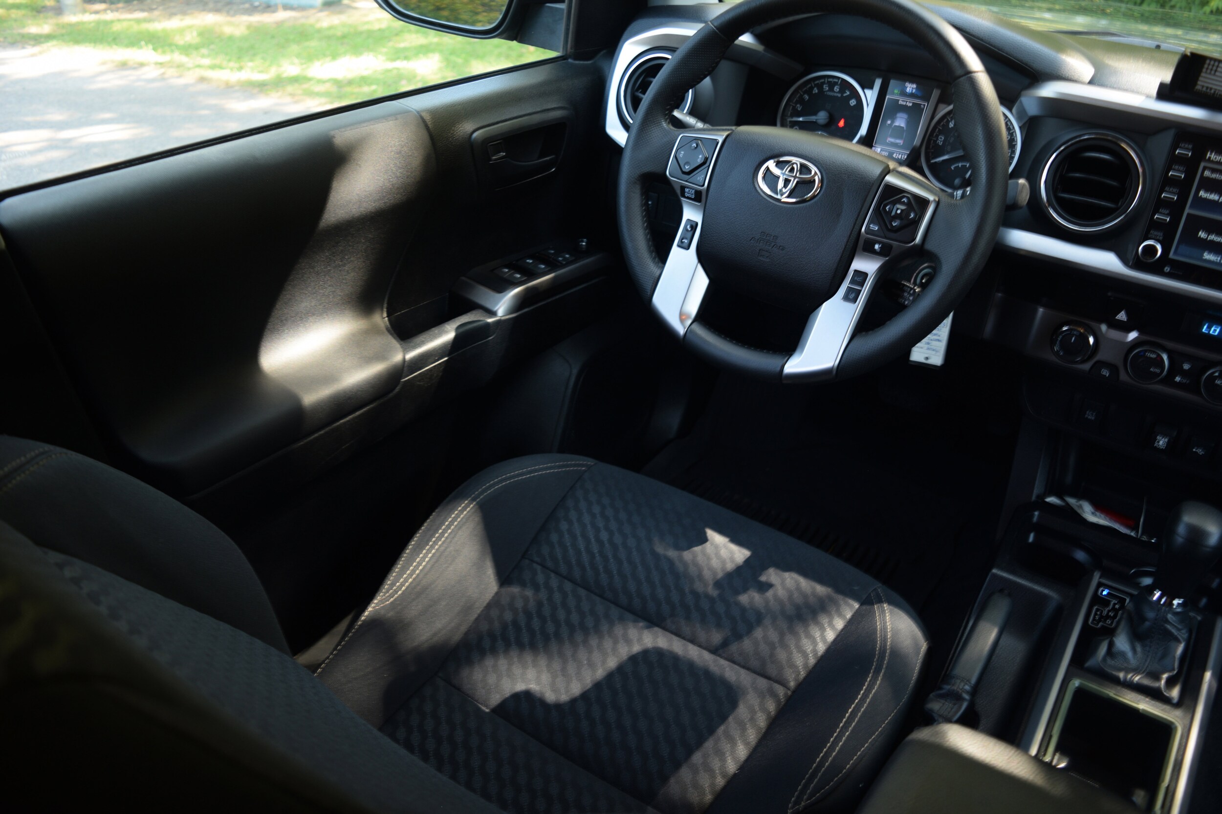 2021 Toyota Tacoma SR5 V6 photo 2