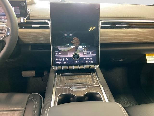 2025 GMC Sierra EV Denali - Photo 12