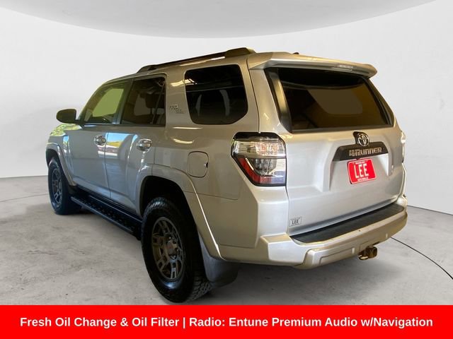 2019 Toyota 4Runner SR5 photo 2