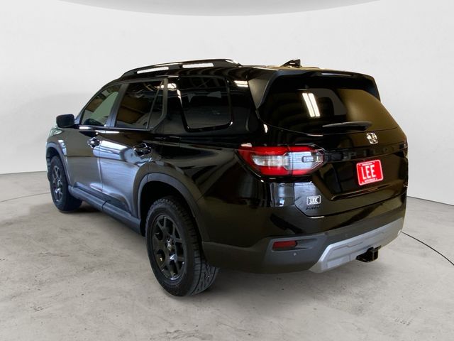 2025 Honda Pilot TrailSport photo 2