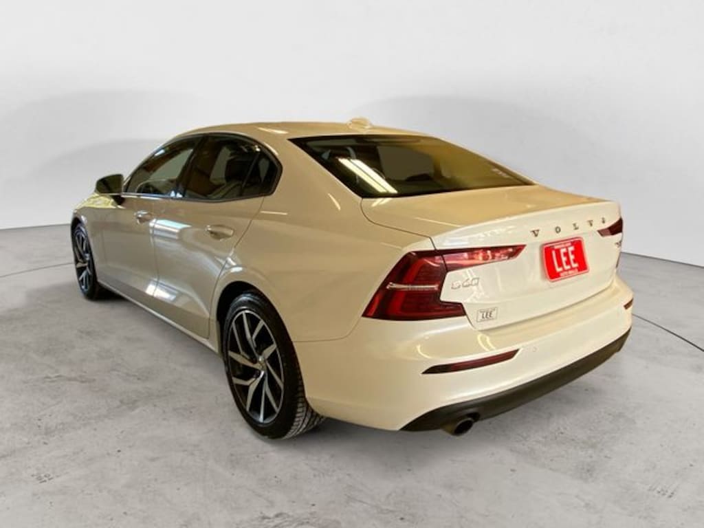 Used 2020 Volvo S60 T6 Momentum Sedan