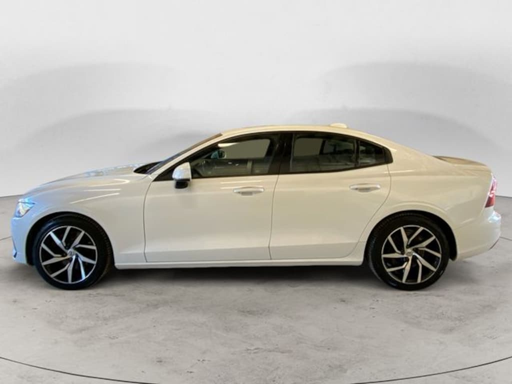 Used 2020 Volvo S60 T6 Momentum Sedan