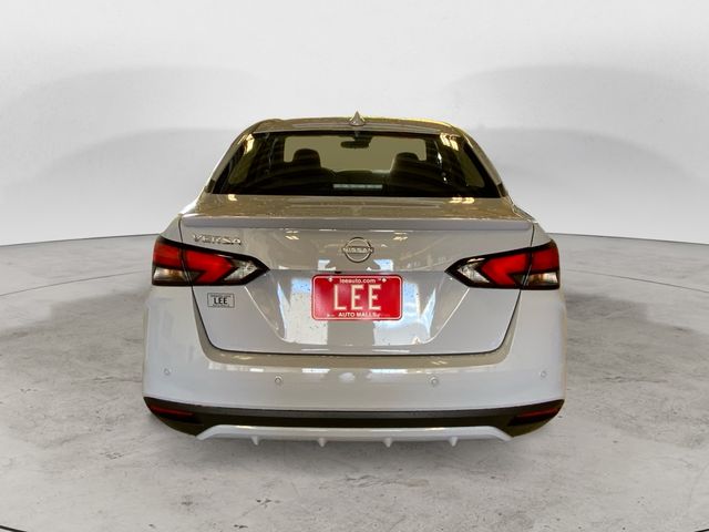 2025 Nissan Versa 1.6 SV photo 4