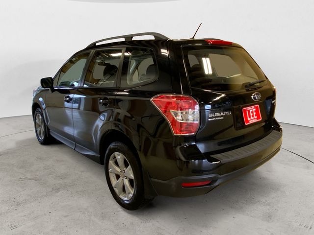 2015 Subaru Forester 2.5i photo 2