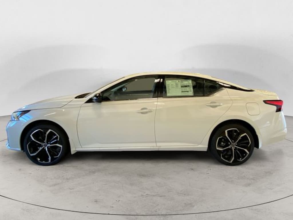 New 2025 Nissan Altima SR Sedan