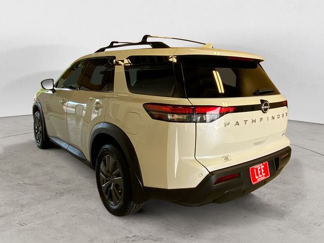 2022 Nissan Pathfinder SV photo 2