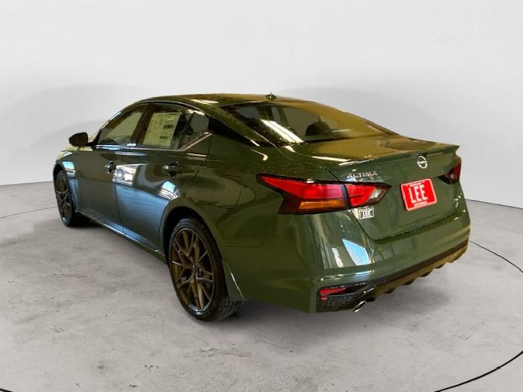 New 2025 Nissan Altima SR Sedan