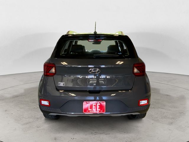2023 Hyundai Venue Limited photo 4