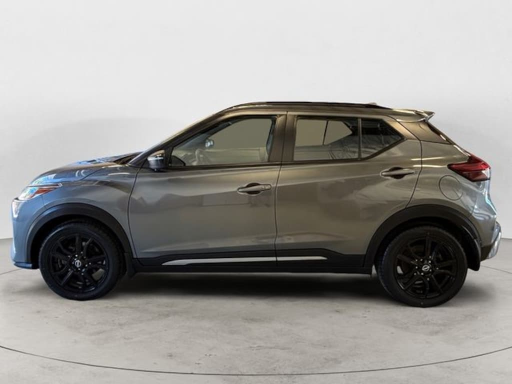 Used 2022 Nissan Kicks SR SUV