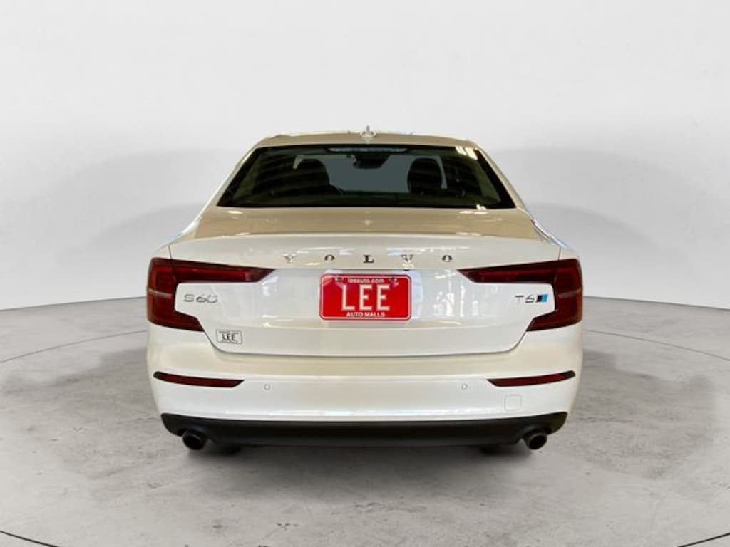 Used 2020 Volvo S60 T6 Momentum Sedan