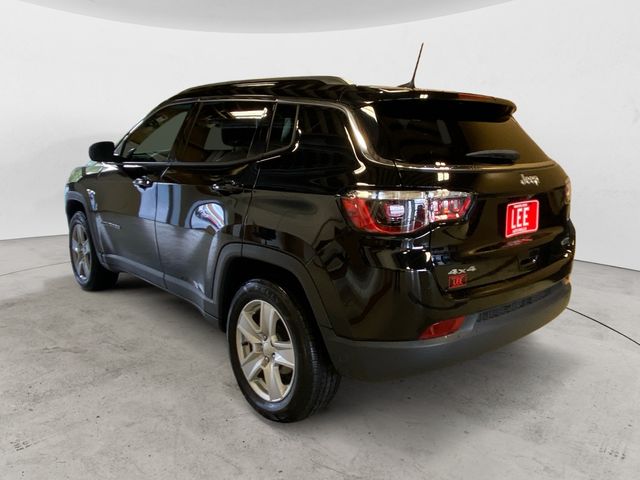 2022 Jeep Compass Latitude photo 2