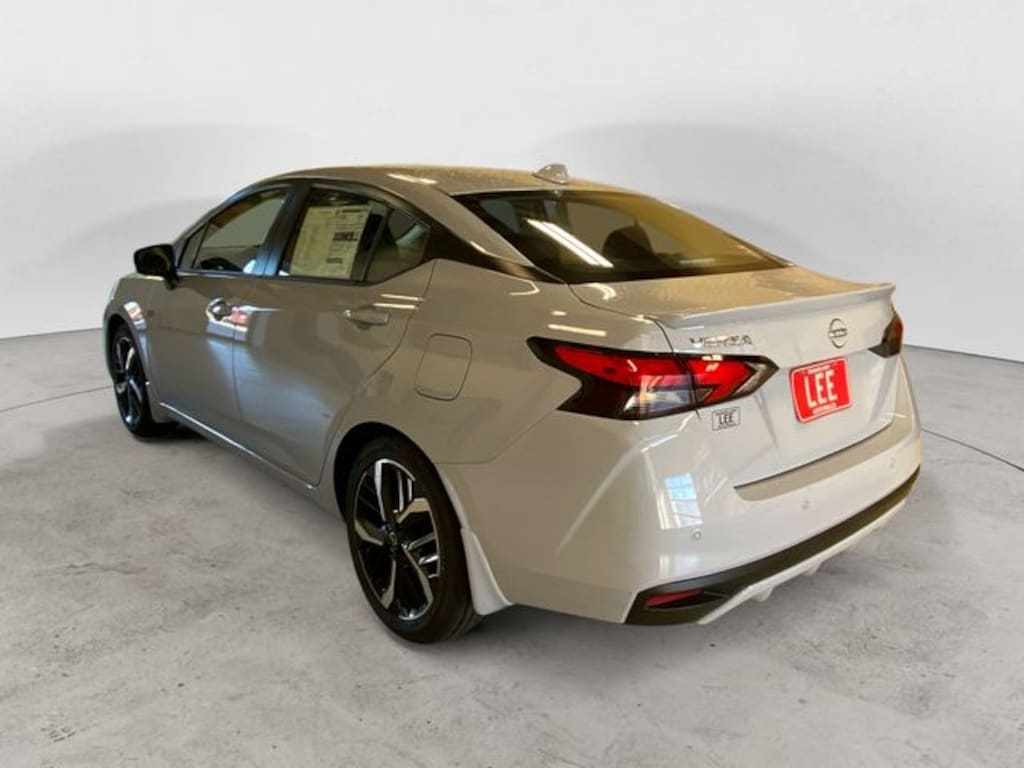 New 2025 Nissan Versa 1.6 SR Sedan