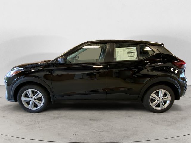 2025 Nissan Kicks Play S photo 2