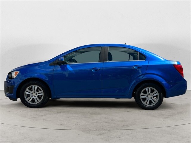 2016 Chevrolet Sonic LT photo 2