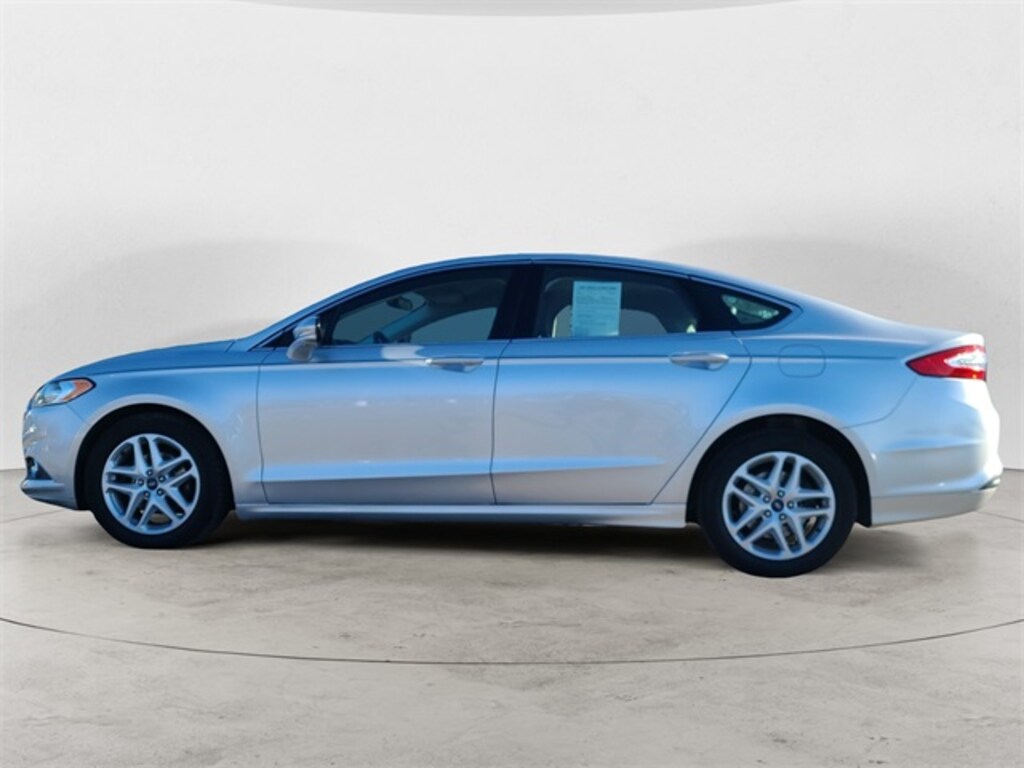 Used 2016 Ford Fusion SE Sedan