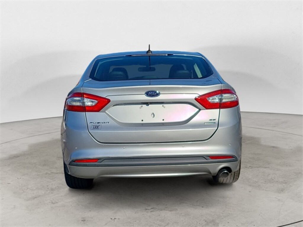 Used 2016 Ford Fusion SE Sedan