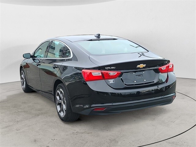 2024 Chevrolet Malibu 1LT photo 2