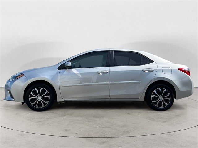 2016 Toyota Corolla L photo 2