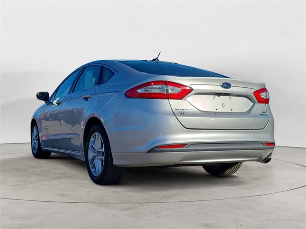 Used 2016 Ford Fusion SE Sedan