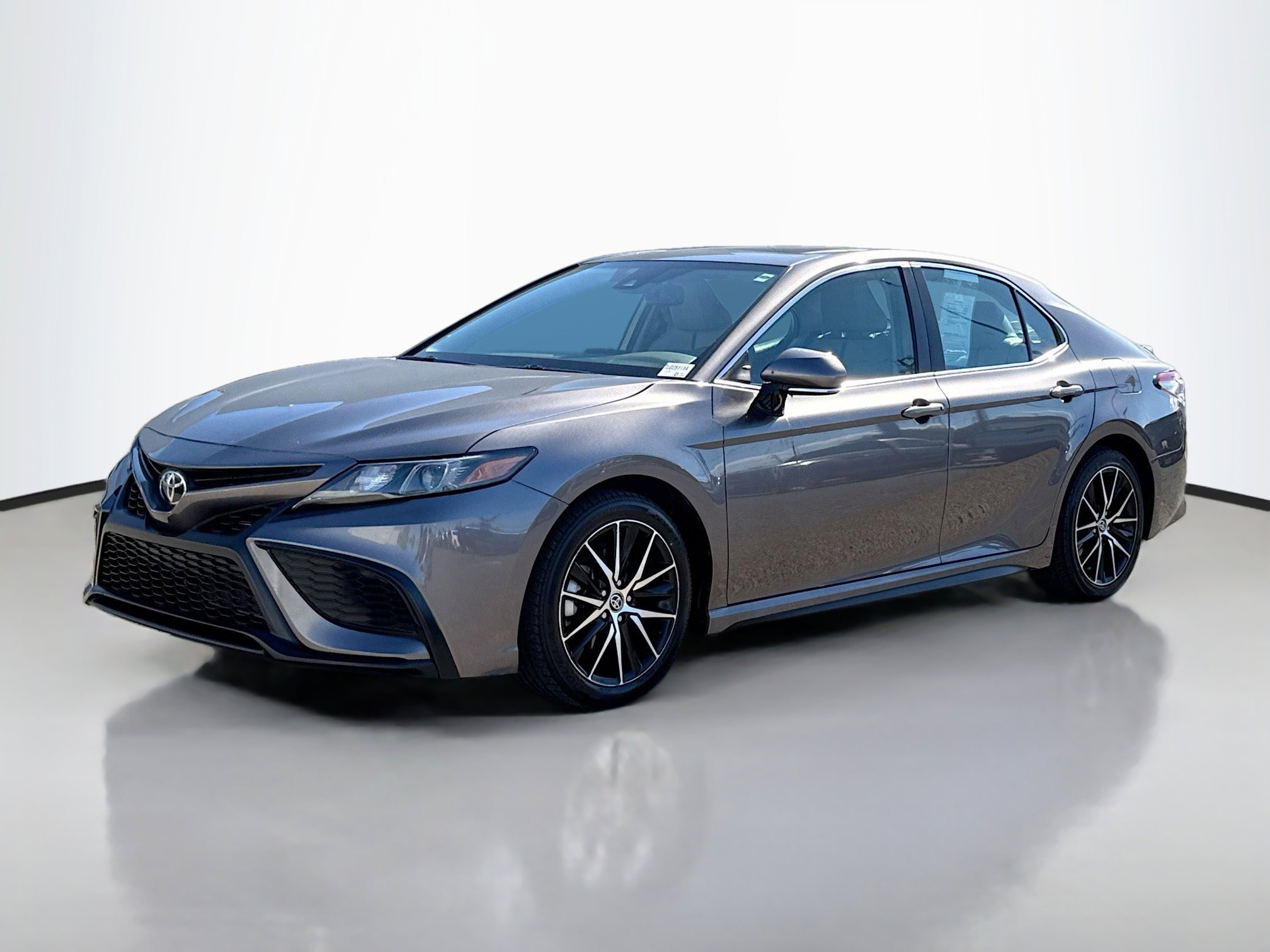 2022 Toyota Camry SE photo 2
