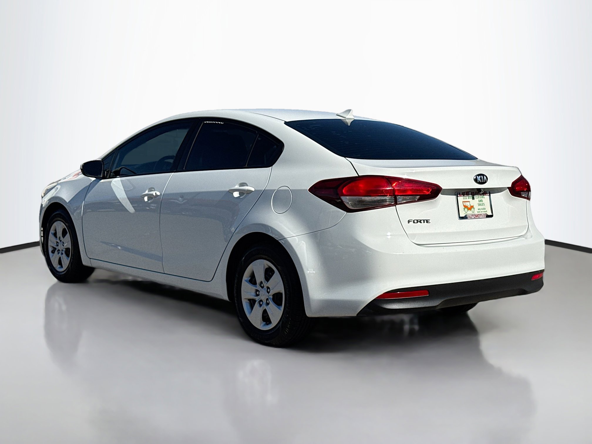 2017 Kia Forte LX Base photo 4