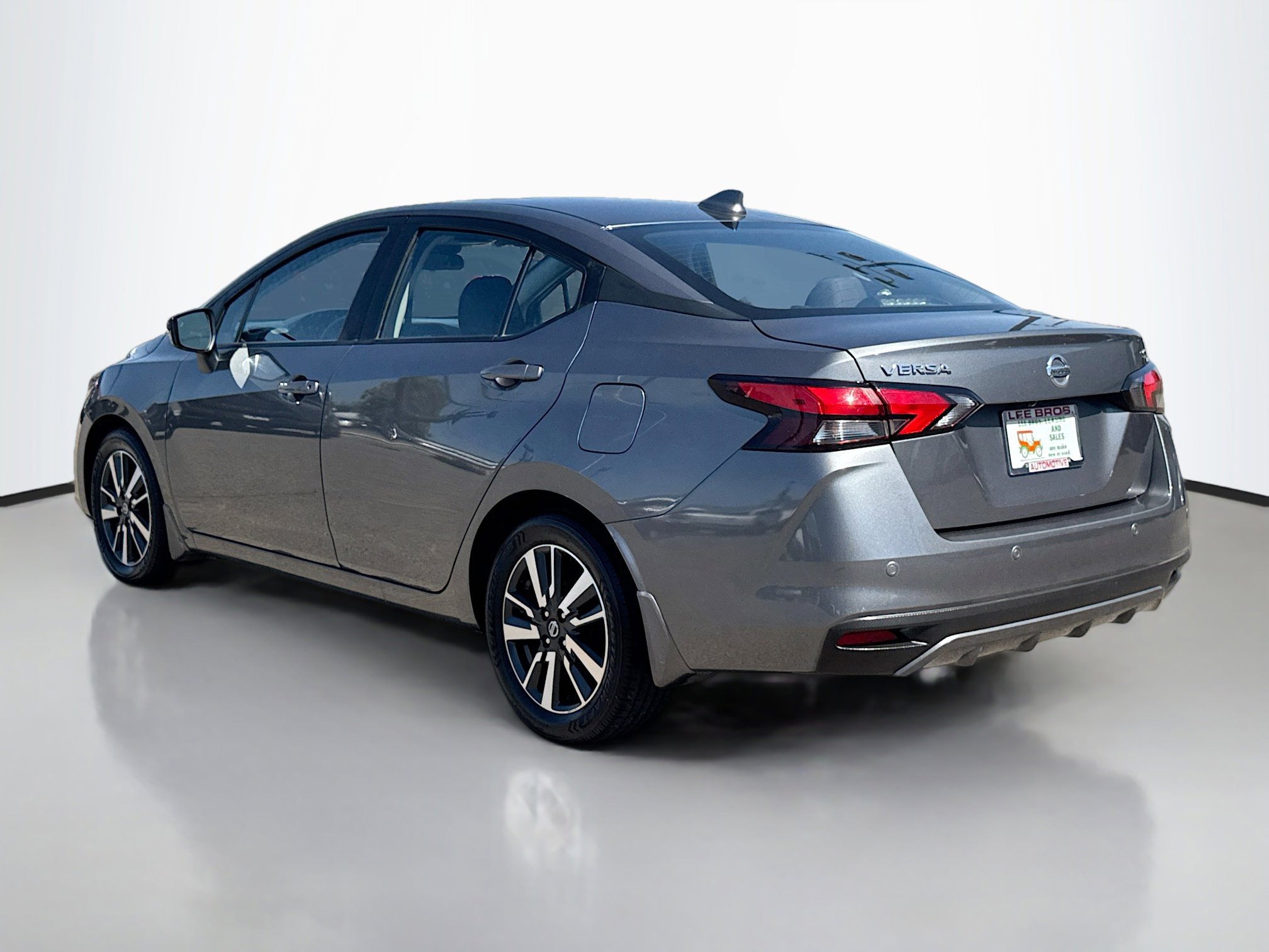 2022 Nissan Versa 1.6 SV photo 4