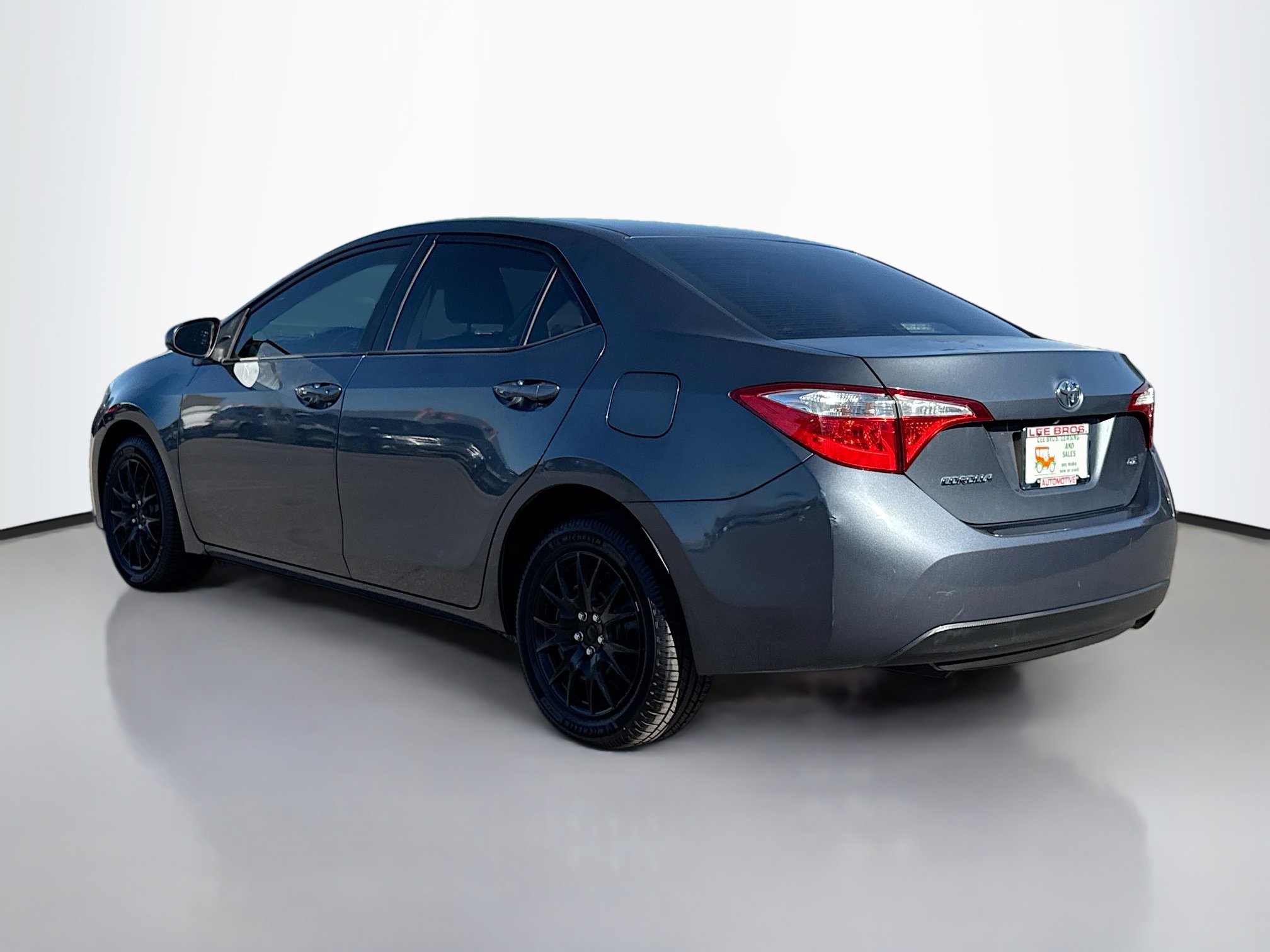 2015 Toyota Corolla LE photo 4