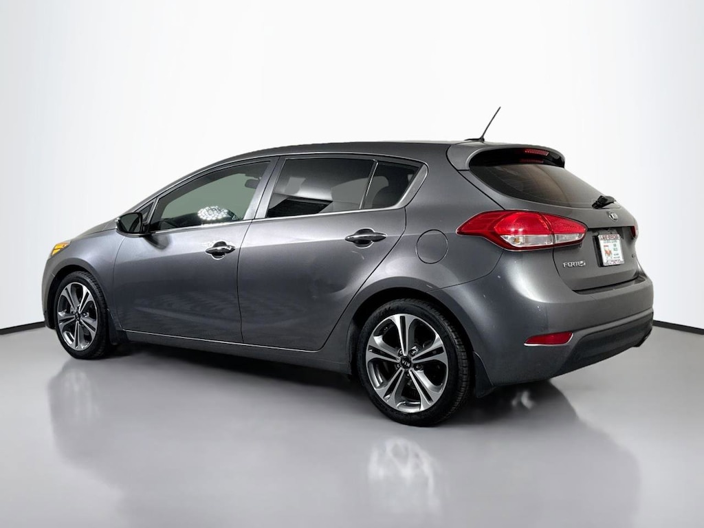 Used 2016 Kia Forte EX FWD Hatchback