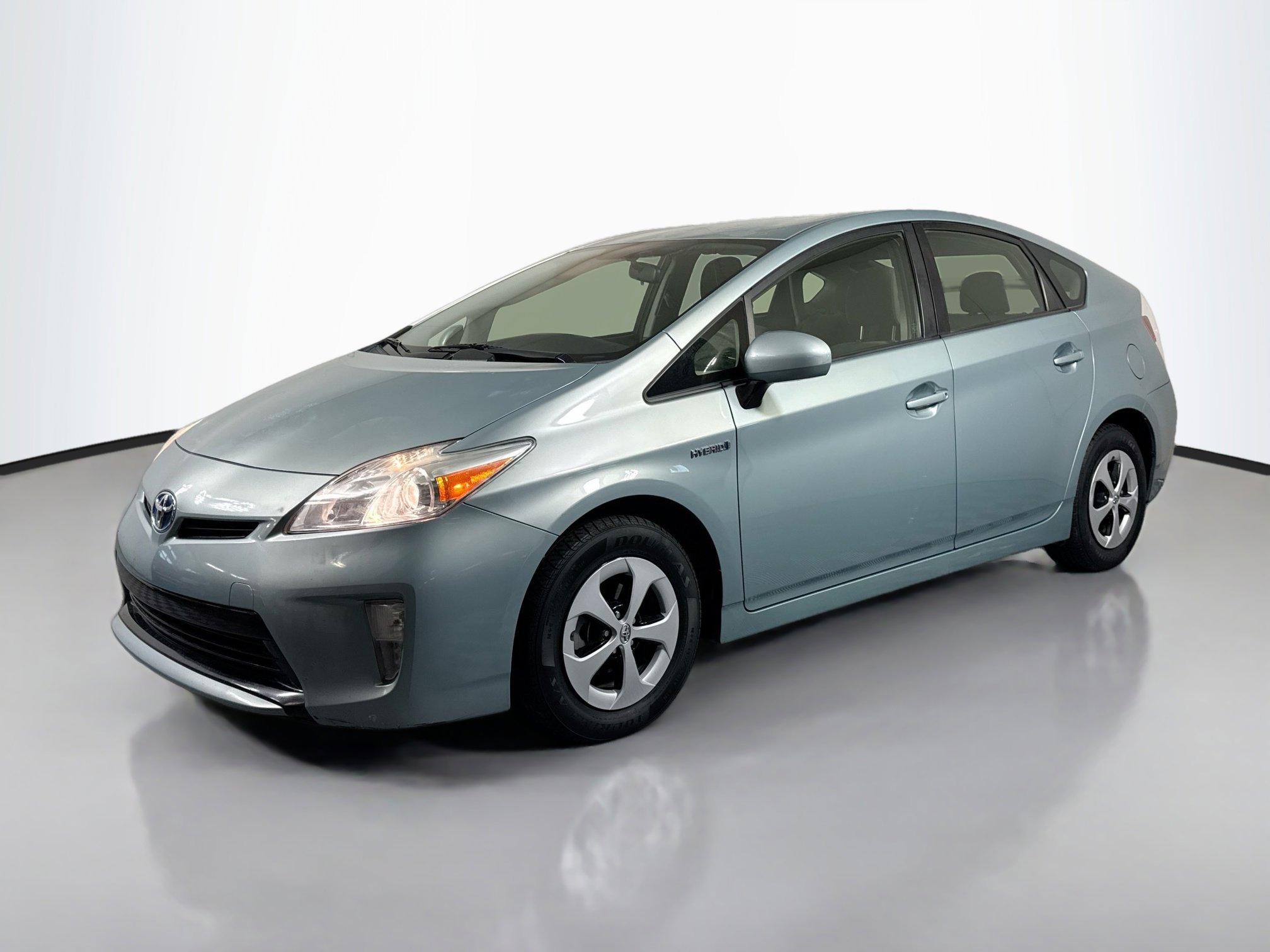2015 Toyota Prius Four photo 2