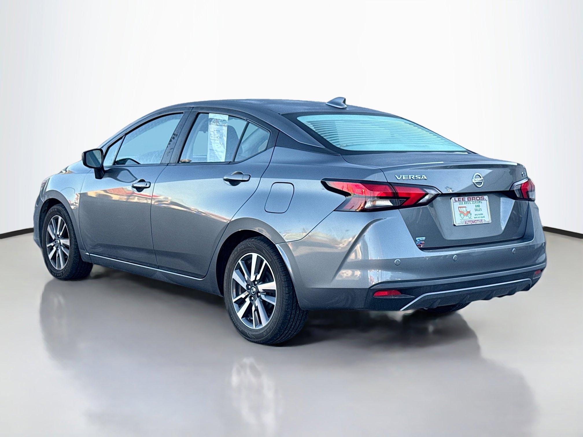 2021 Nissan Versa 1.6 SV photo 4