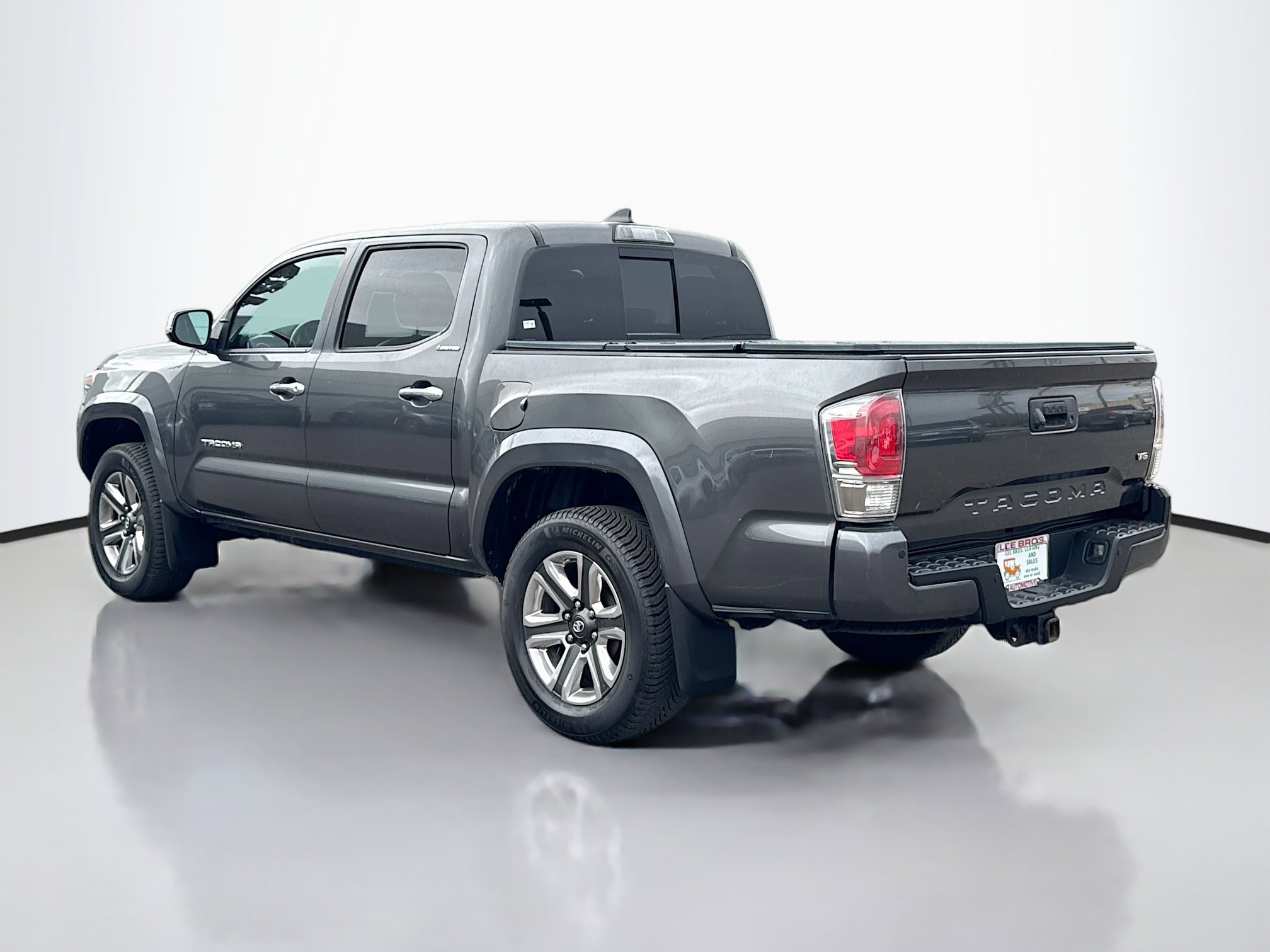 2017 Toyota Tacoma Limited V6 photo 4