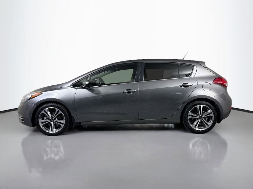 Used 2016 Kia Forte EX FWD Hatchback
