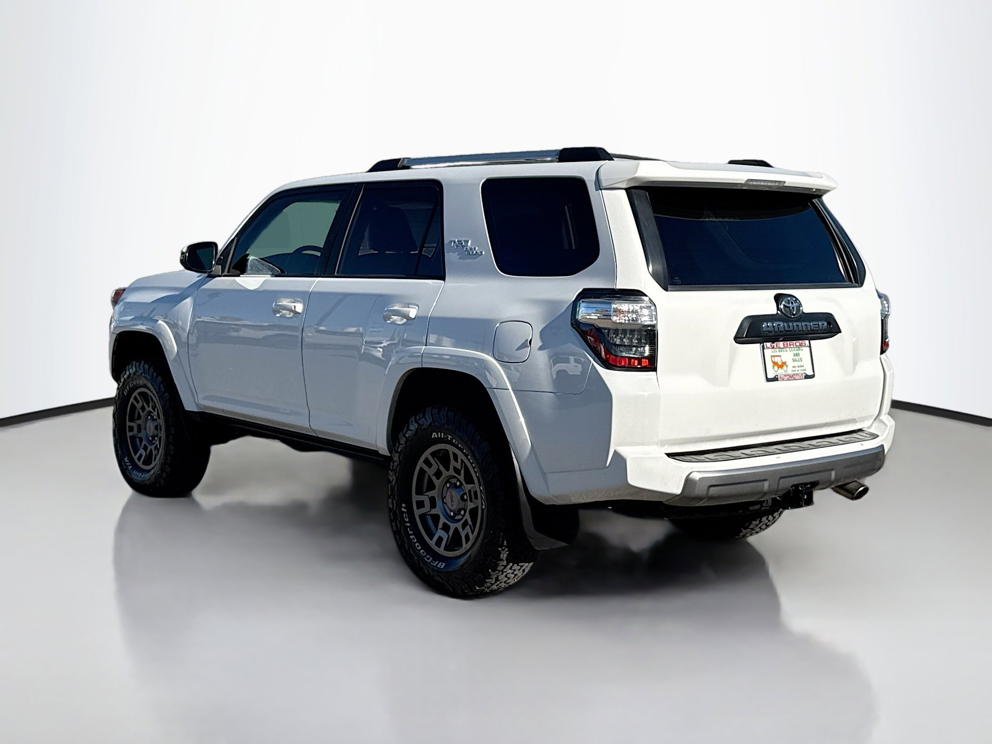 2018 Toyota 4Runner SR5 photo 4