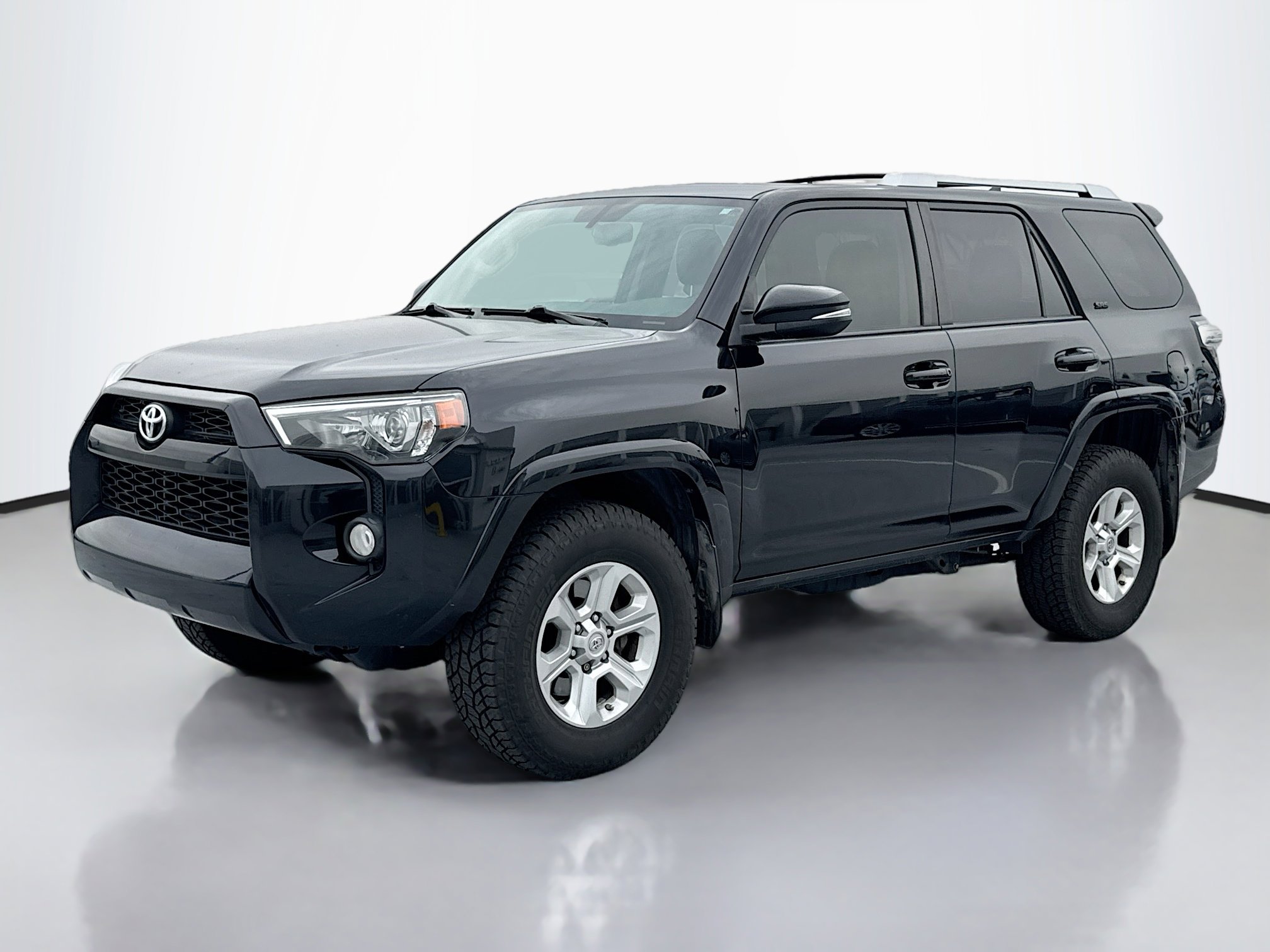 2018 Toyota 4Runner SR5 photo 2