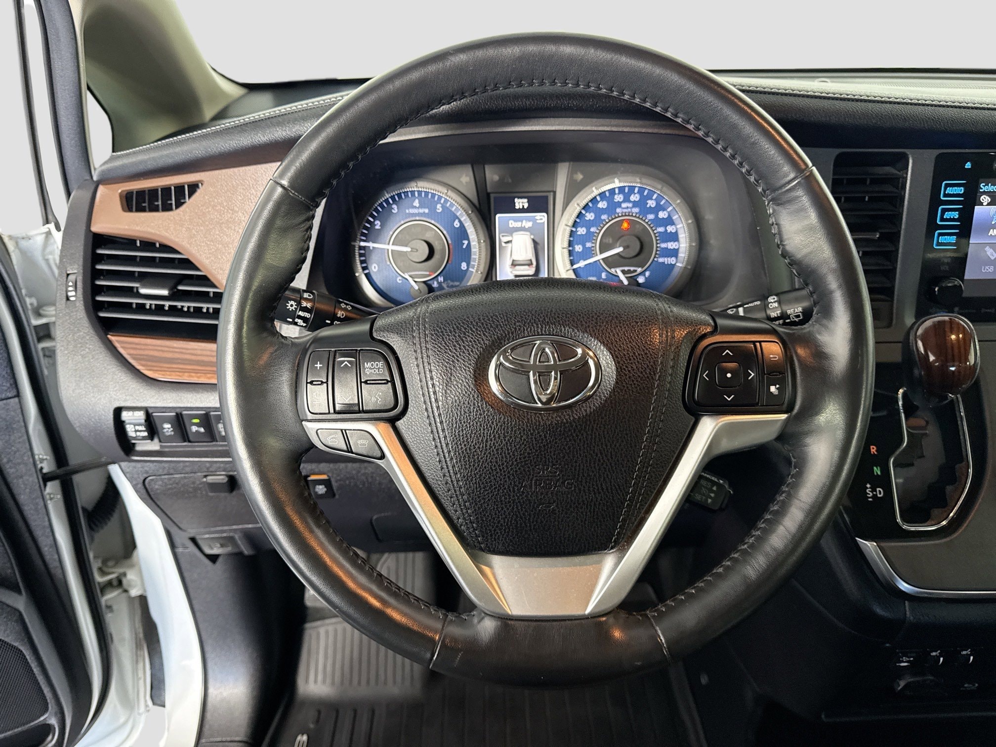 2017 Toyota Sienna Limited - Photo 14