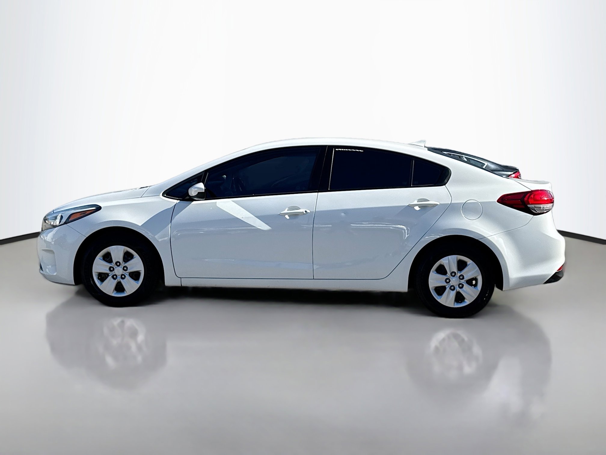 2017 Kia Forte LX Base photo 3