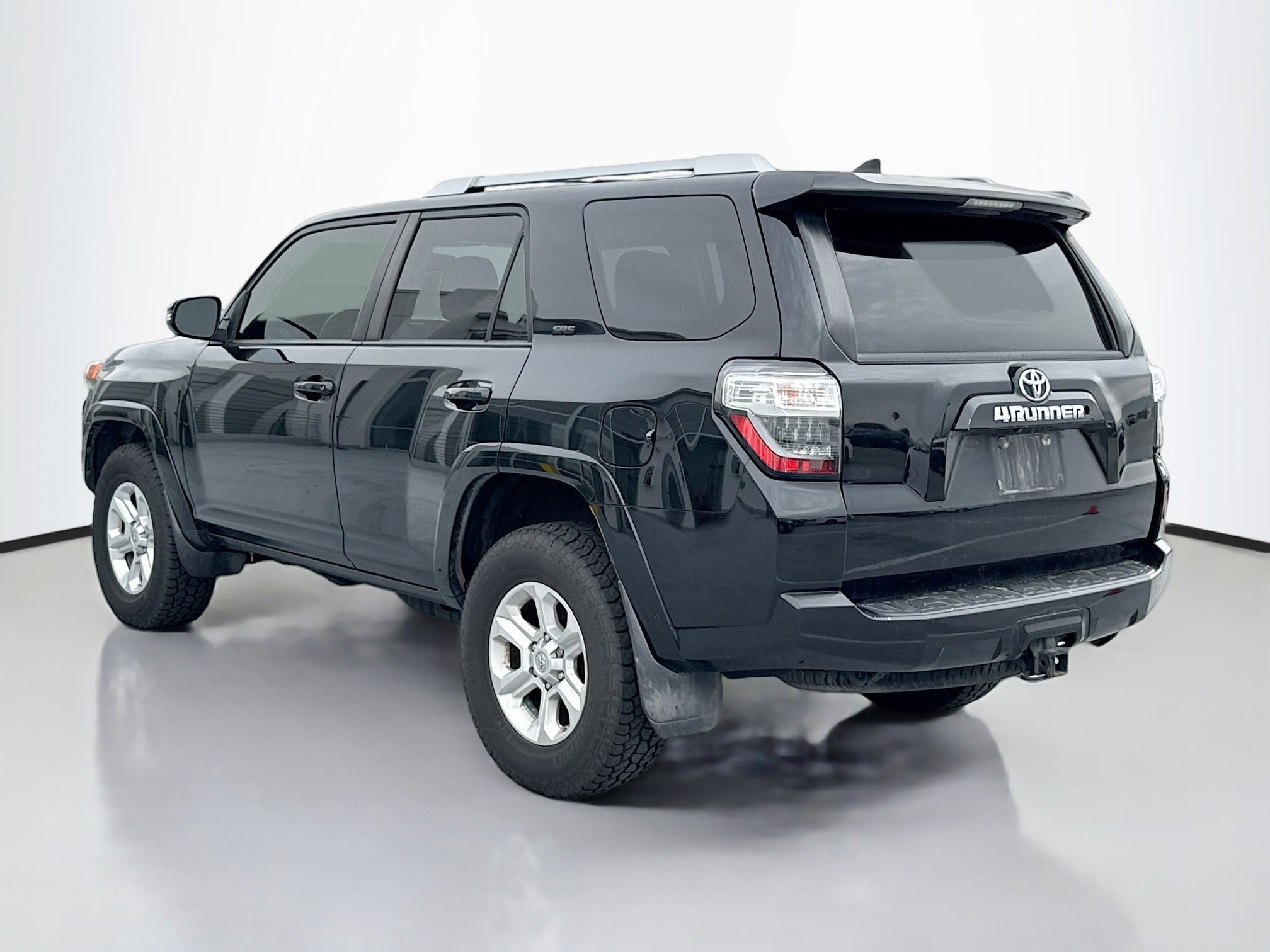 2018 Toyota 4Runner SR5 photo 4