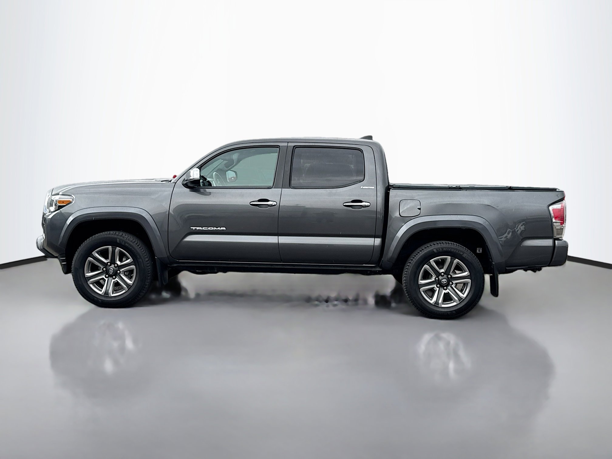 2017 Toyota Tacoma Limited V6 photo 3