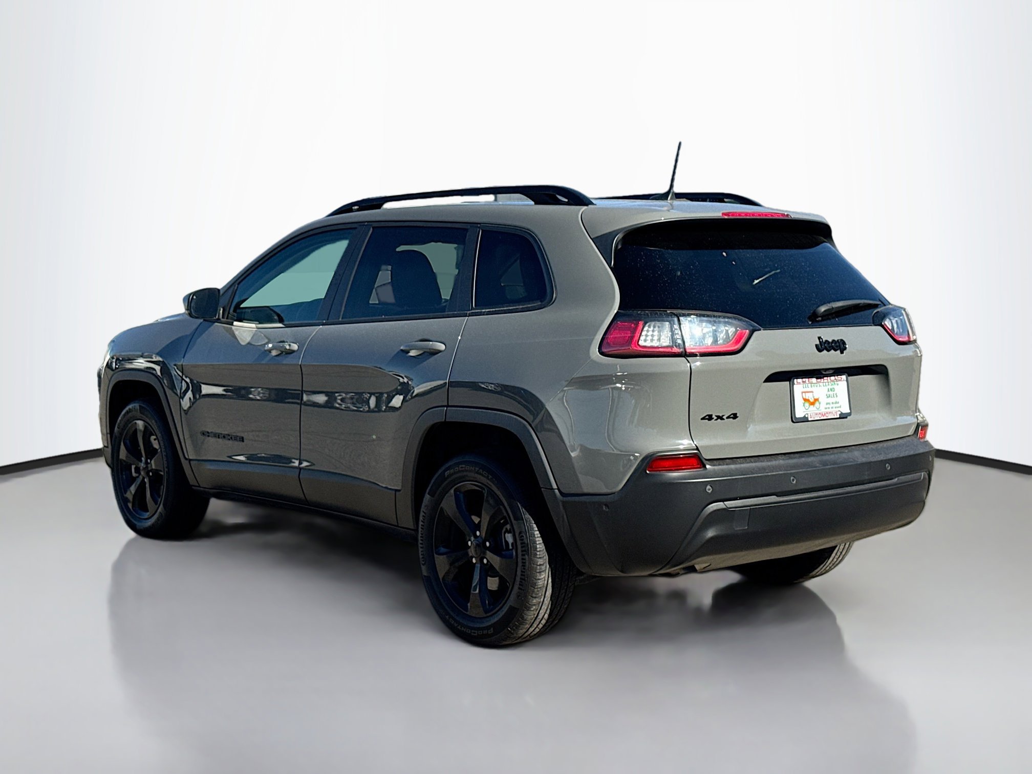 2023 Jeep Cherokee Altitude Lux photo 3