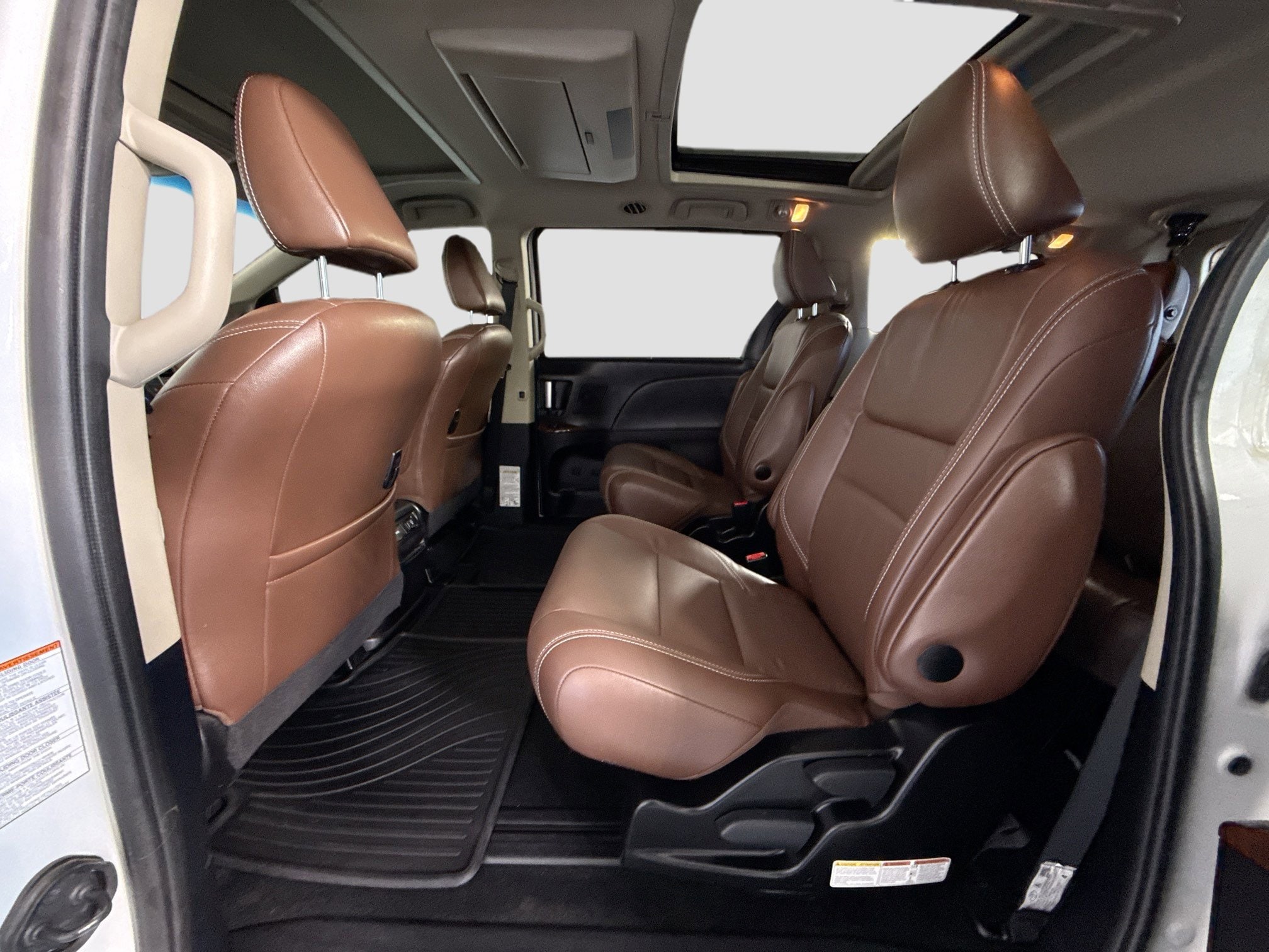 2017 Toyota Sienna Limited - Photo 10