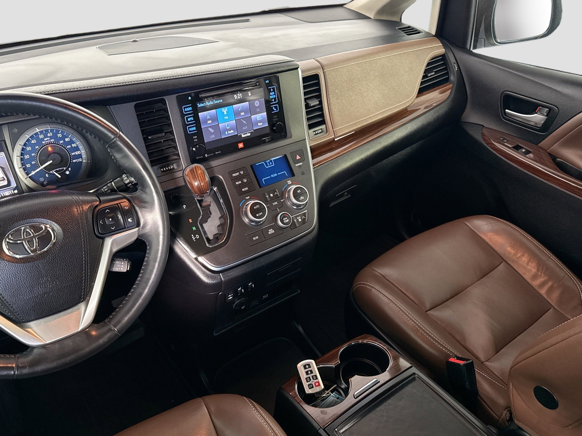 2017 Toyota Sienna Limited - Photo 15