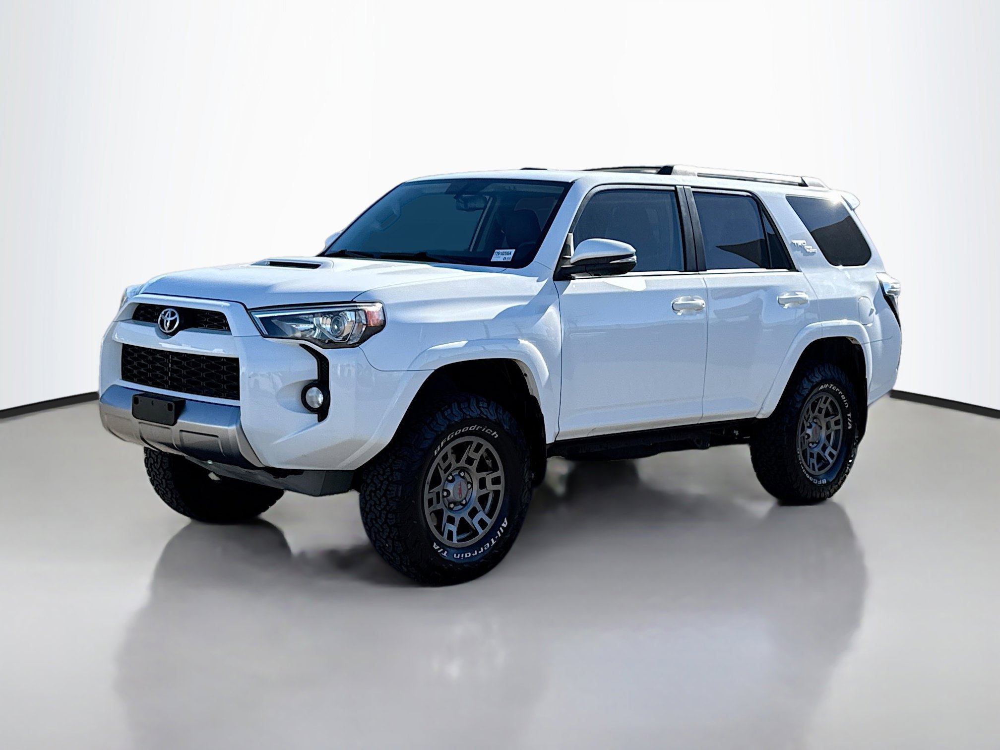 2018 Toyota 4Runner SR5 photo 2