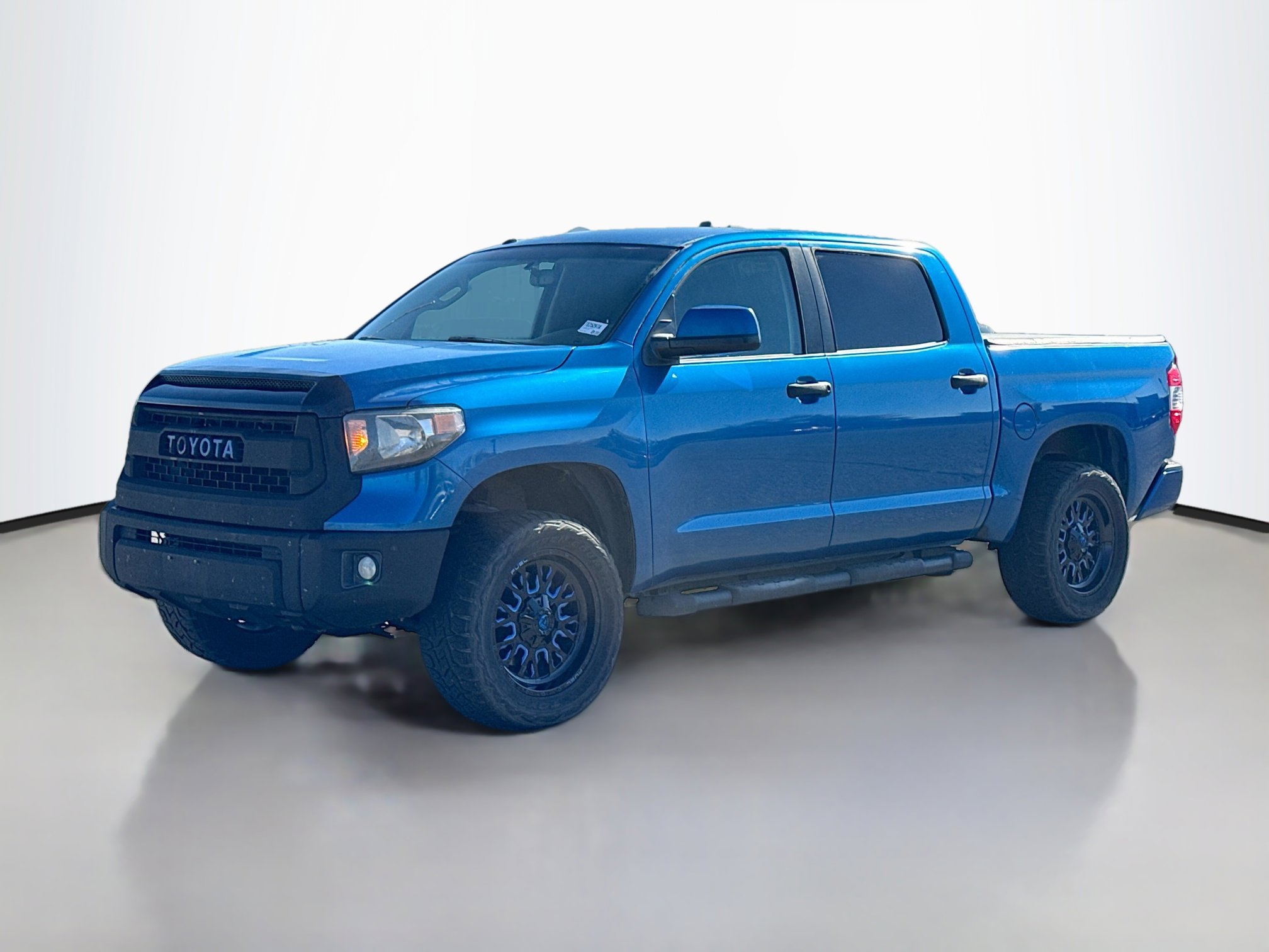 2016 Toyota Tundra SR5 CrewMax photo 2