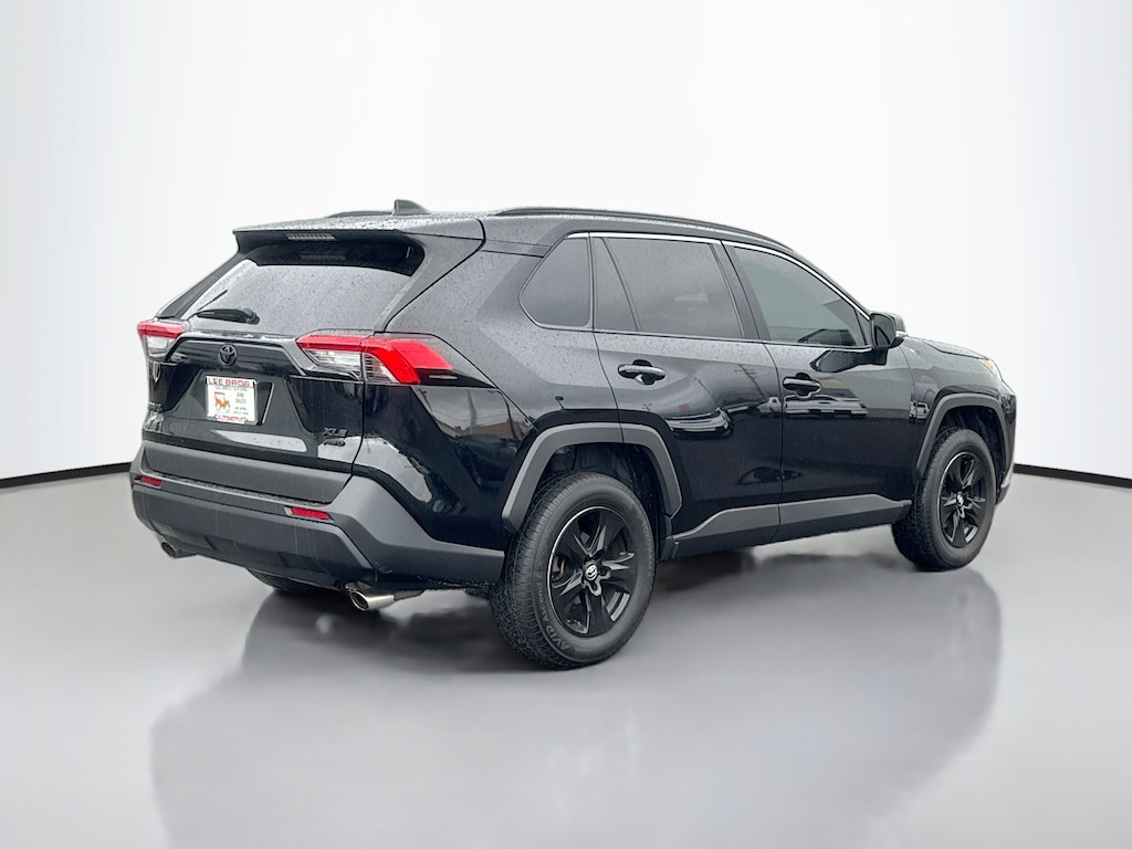 Used 2021 Toyota RAV4 XLE SUV